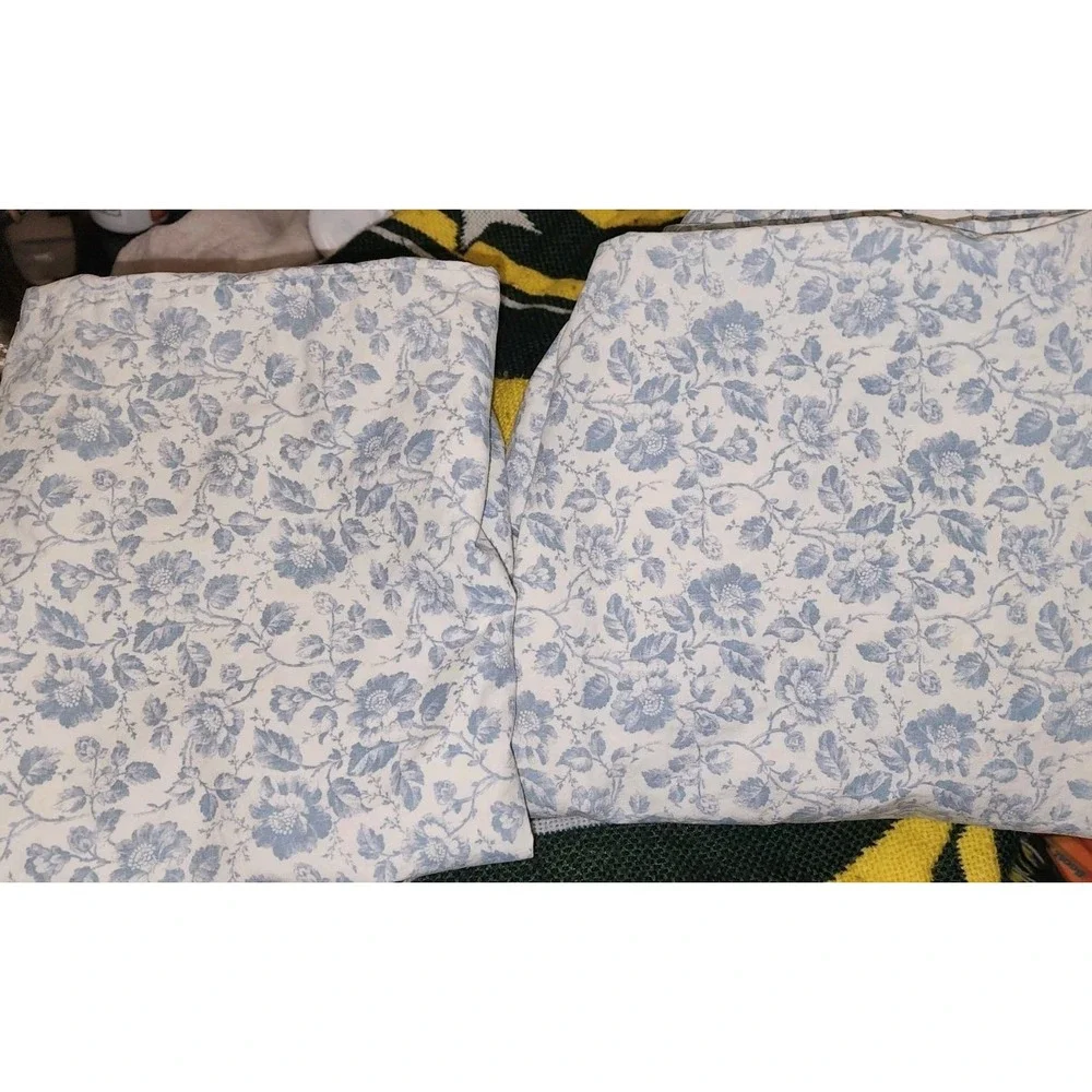 Vintage Ralph Lauren Pullow Cases 100% Cotton Blue Flower set of 2 Cotton